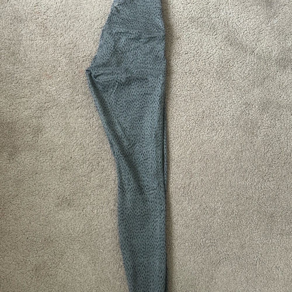 Gray Patterned Wunder Under - image 1